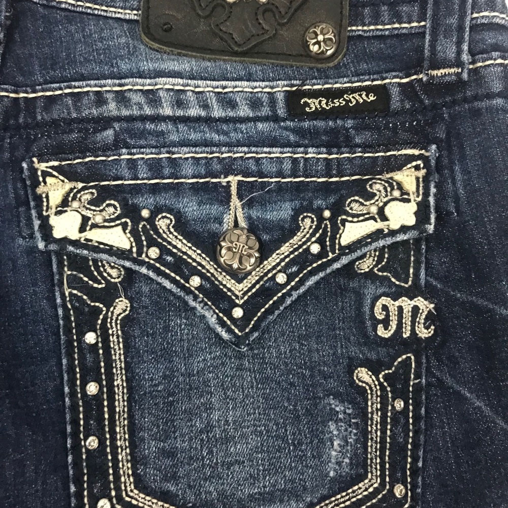 Miss Me Distressed Bling Capri Size 28 - Picture 8 of 8